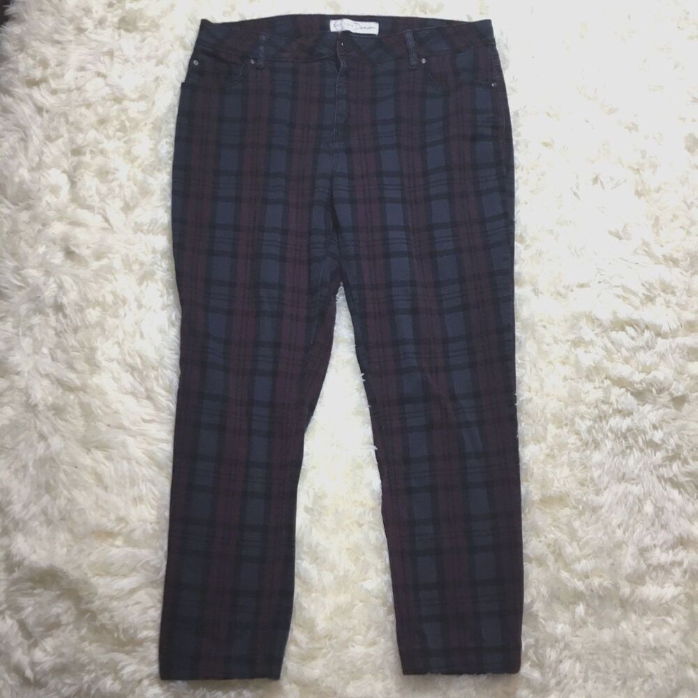 Purple black plaid jeans stretchy straight leg waist 18" (36") inseam 26" preppy